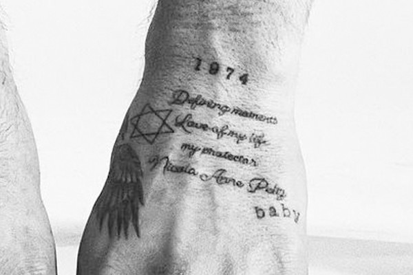 Tatuagem de Brooklyn Beckham em homenagem a Nicola Peltz (Foto: Reprodução / Instagram)