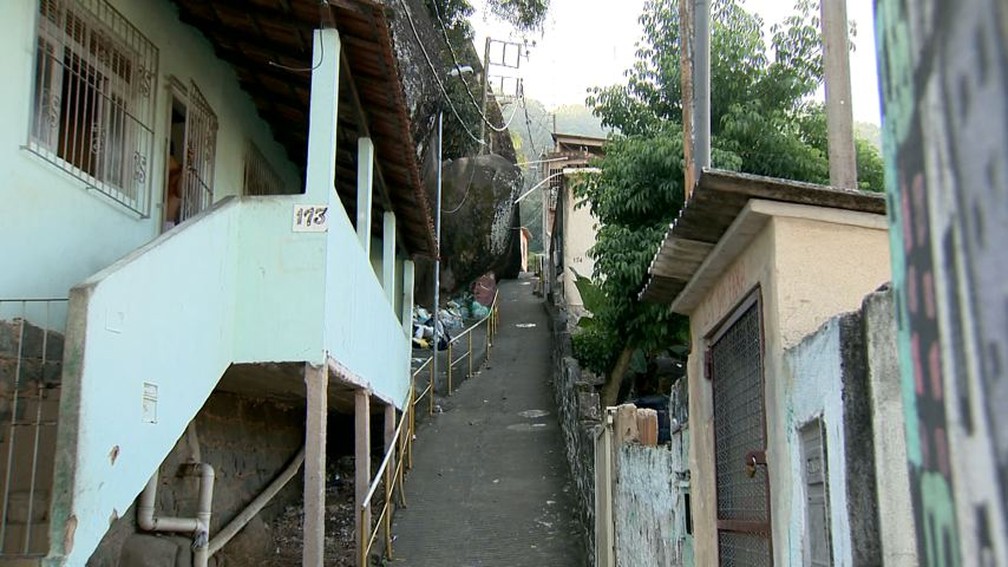 Família abandona o Morro da Piedade e destrói casa por medo do tráfico