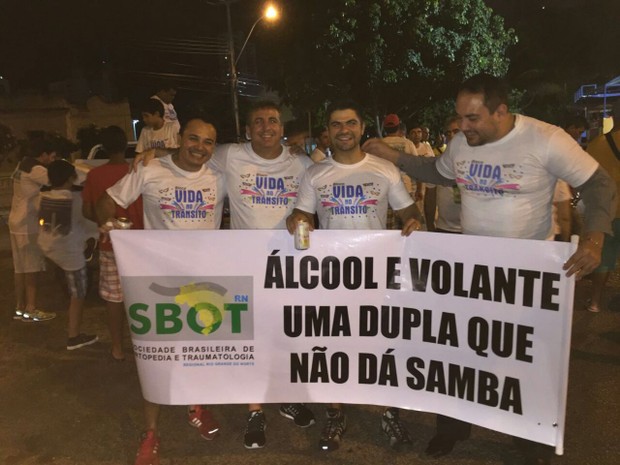 Em Natal, ortopedistas lançam campanha para reduzir acidentes e traumas no carnaval (Foto: Márcio Rego)