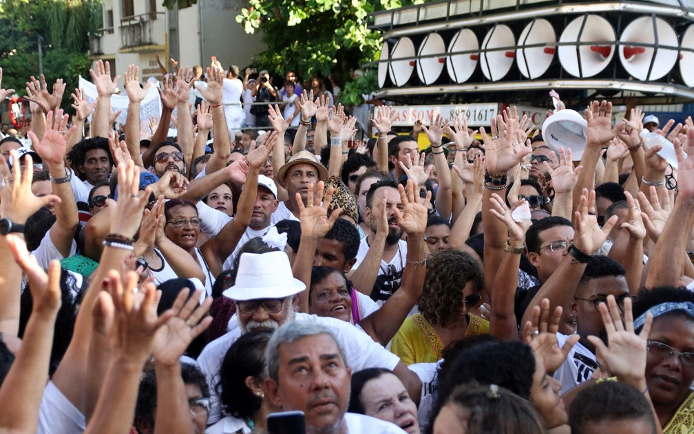 Multidão acompanhou cortejo das Águas de Oxalá em Olinda  — Foto: Marlon Costa/Pernambuco Press