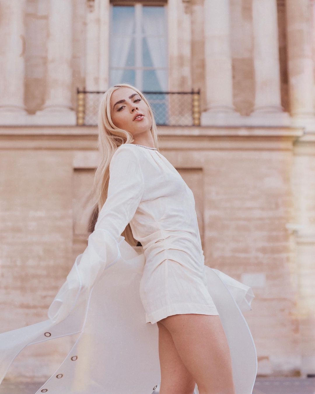 Jade Picon com visual minimalista branco (Foto: Reprodução Instagram)