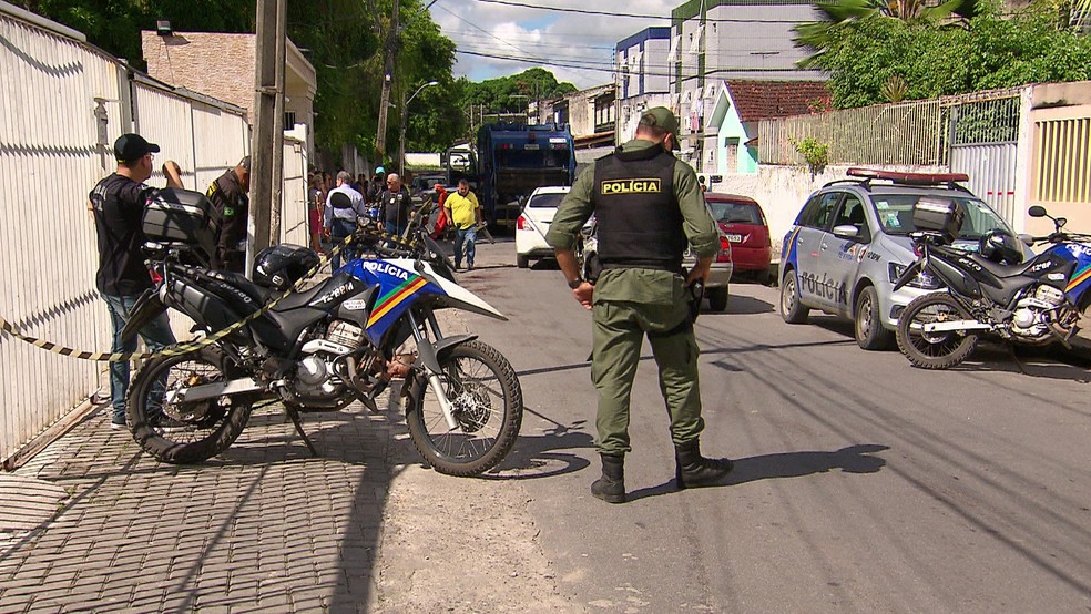 Polícia Militar foi acionada após um suspeito de assalto reagir e ser morto um PM, no Recife — Foto: Reprodução/TV Globo