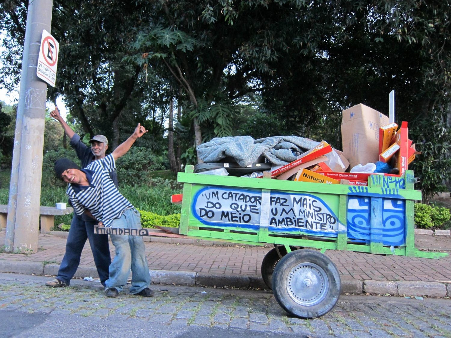 O Cataki faz parte do Pimp My Carroça, projeto social que, entre muitas coisas, reforma carroças de moradores (Foto: Divulgação / Pimp My Carroça)