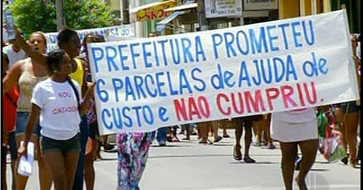 G1 - Ex-catadores da Codin realizam mais um manifesto em Campos, RJ ...
