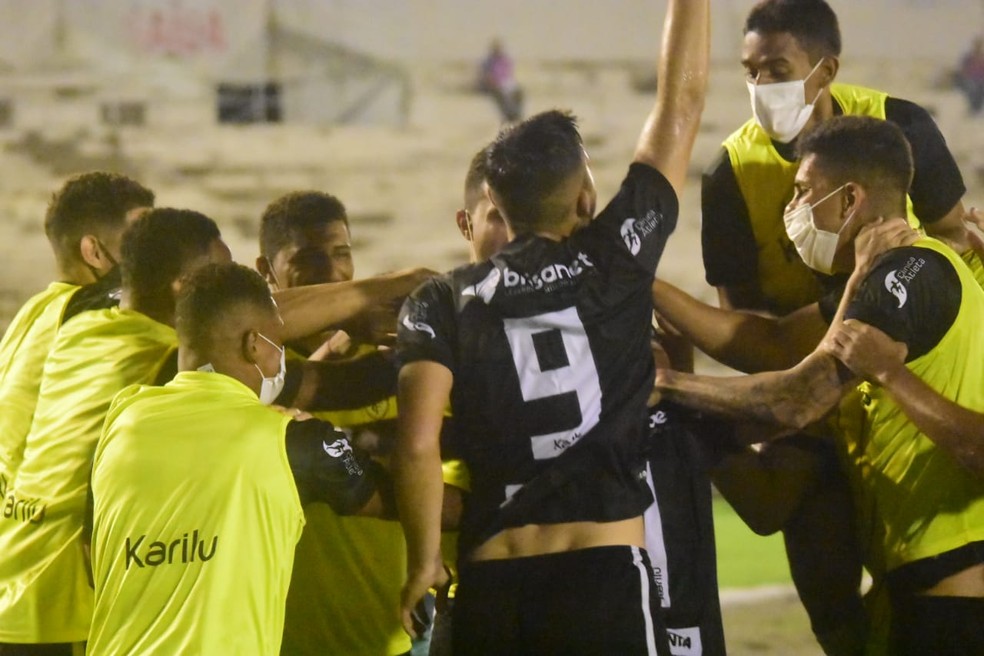 Treze vem oscilando bastante na competi��o � Foto: Jefferson Cariri / Treze