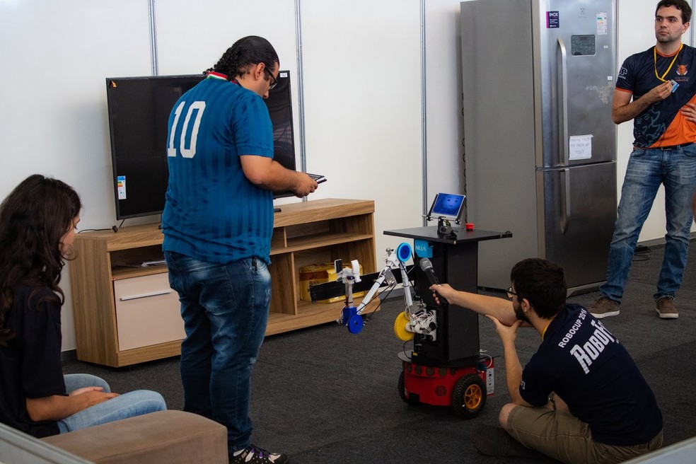 Equipe Warthog Robotic foi vice-campeã na categoria aplicações domésticas — Foto: Henrique Megid/Warthog Robotics/Divulgação