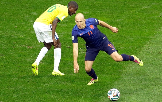Robben jogo Brasil x Holanda (Foto: AP)