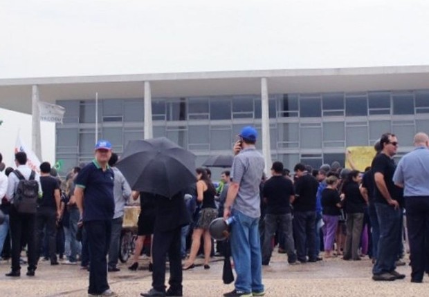Funcionários do Tesouro Nacional fazem greve em Brasília por reajuste salarial (Foto: Reprodução/Facebook)