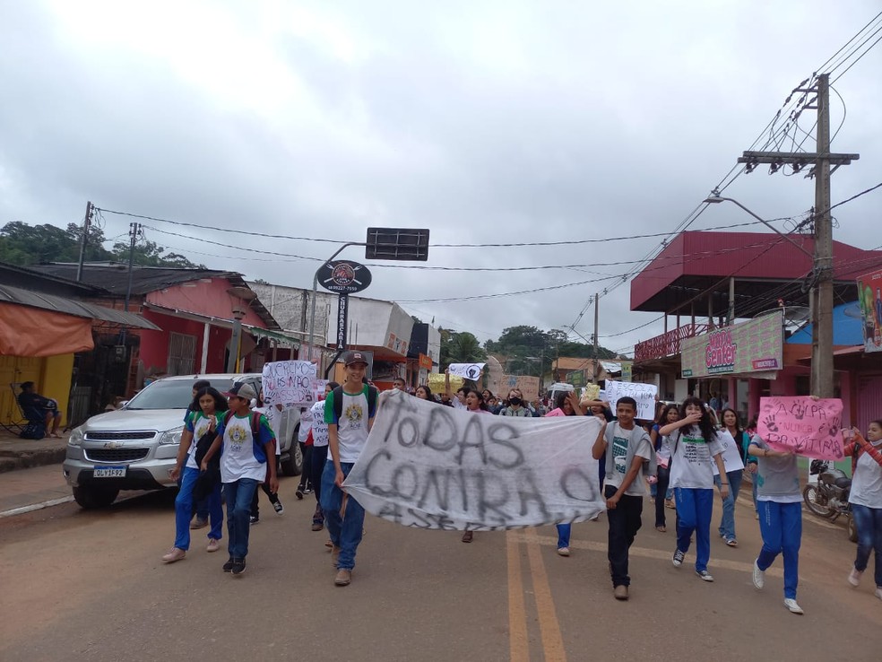 Estudantes caminharam por ruas pedindo justiça e repudiando assédio — Foto: Arquivo pessoal
