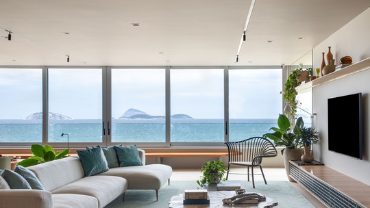 Após reforma, apartamento de 320 m² ganha vista completa da praia de Ipanema