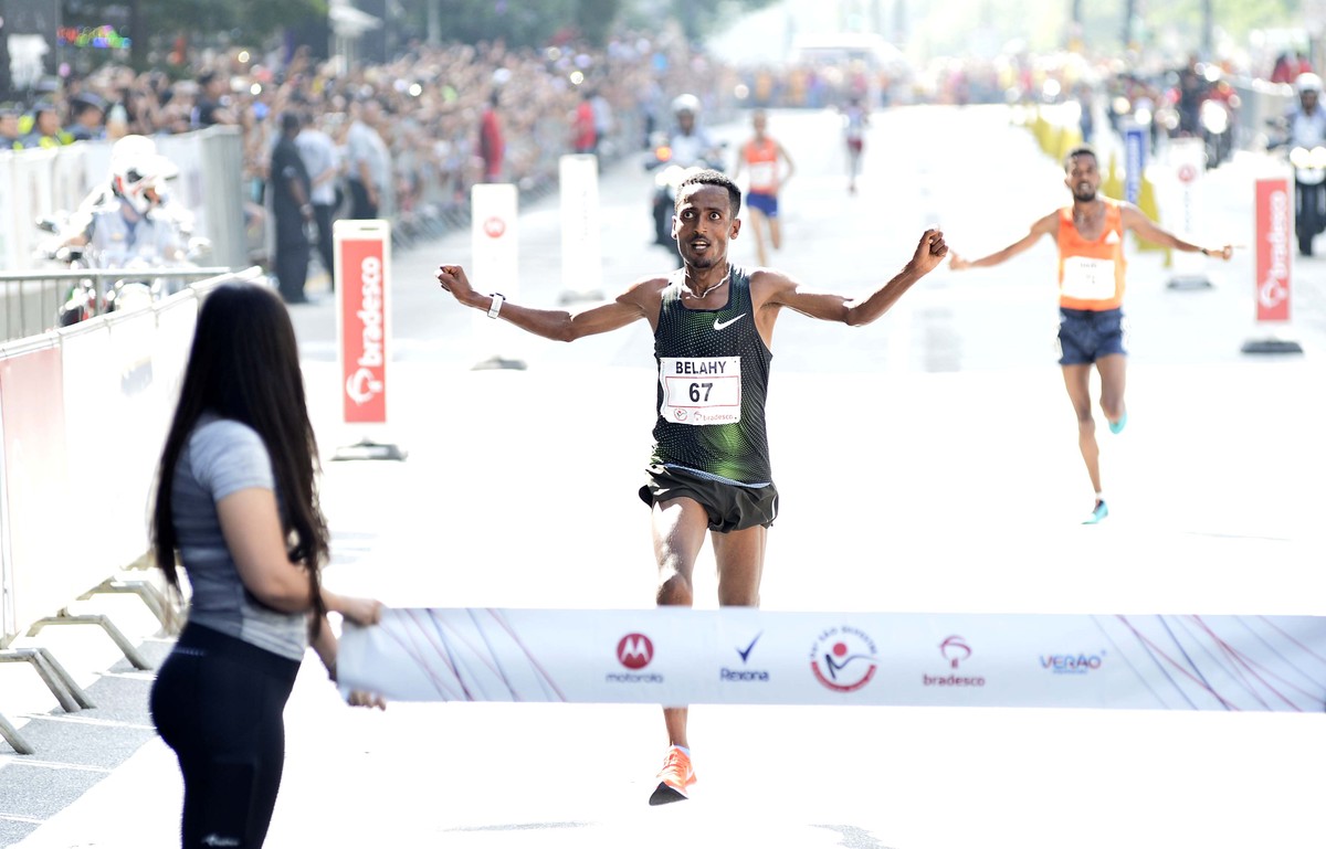 Campe&atilde;o da S&atilde;o Silvestre, et&iacute;ope Belay Bezabh passa mal e &eacute; encaminhado  para hospital | ver&atilde;o espetacular | ge