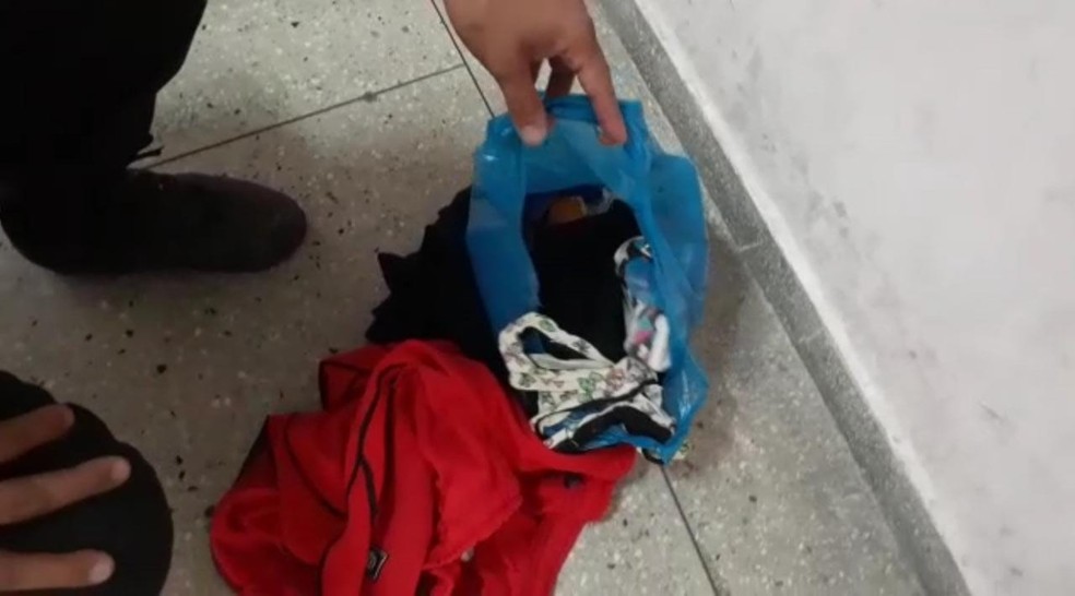Roupas da v&iacute;tima e do agressor foram recolhidas para passar por per&iacute;cia. &mdash; Foto: S&eacute;rgio Henrique Santos/Inter TV Cabugi