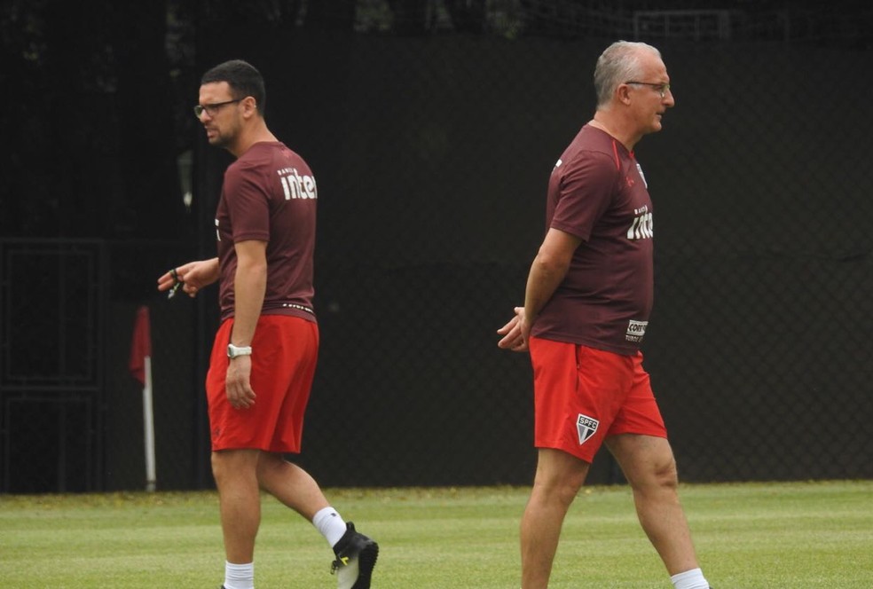 Lucas Silvestre e Dorival Júnior comandaram treino do São Paulo desta segunda-feira (Foto: Marcelo Hazan)