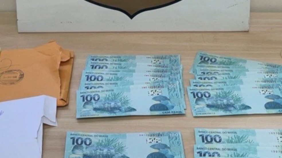 Notas falsificadas apreendidas pela Polícia Federal do ES.  — Foto: Reprodução/TV Gazeta
