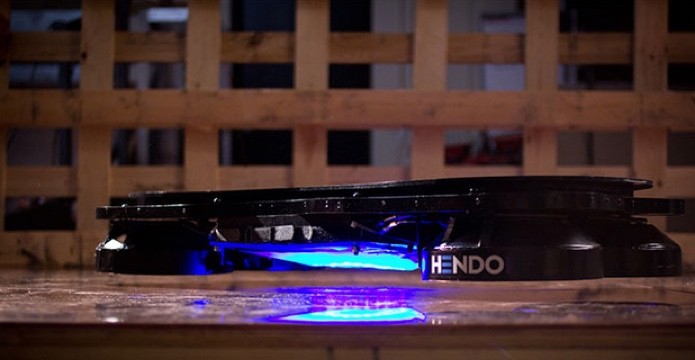 Hendo, hoverboard apresentado em 2014, também usa levitação magnética (Foto: Divulgação)