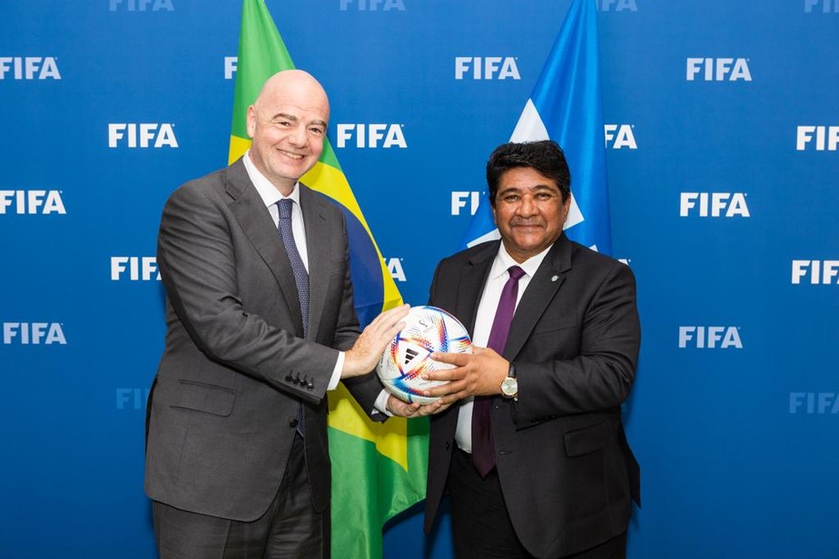 Gianni Infantino, presidente da Fifa, e Ednaldo Rodrigues, da CBF