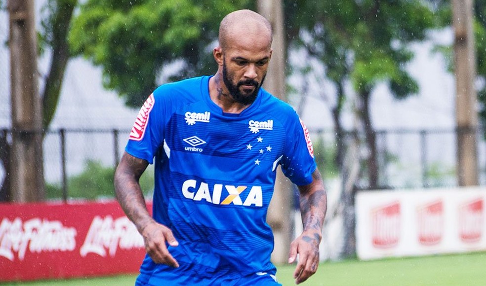 Bruno Silva analisa melhor posicionamento em campo (Foto: Divulgação Cruzeiro)