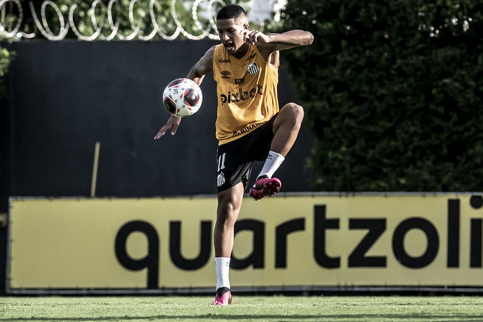Ângelo durante treino do Santos — Foto: Ivan Storti/Santos FC