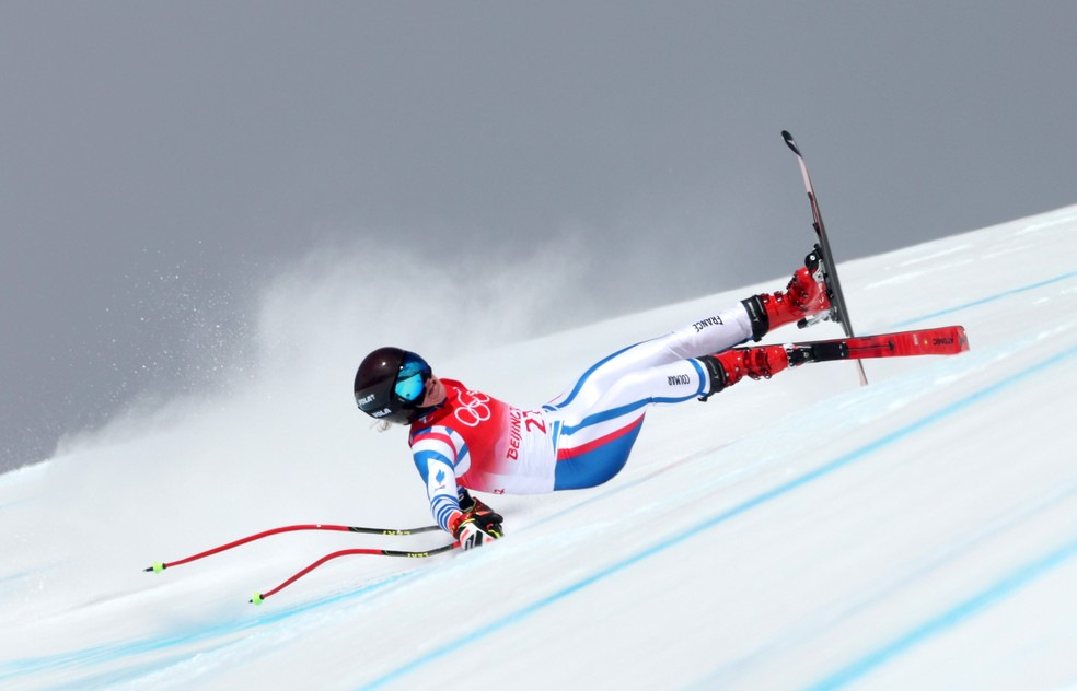 Camille Cerutti leva um tombo e despenca na final do esqui alpino downhill — Foto: Tom Pennington/Getty Images