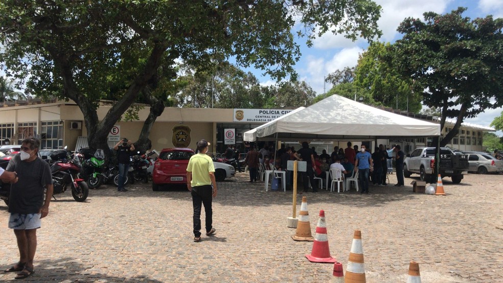 Policiais Civis se concentram na Central de Flagrantes, em Natal — Foto: Ayrton Freire/Inter TV Cabugi