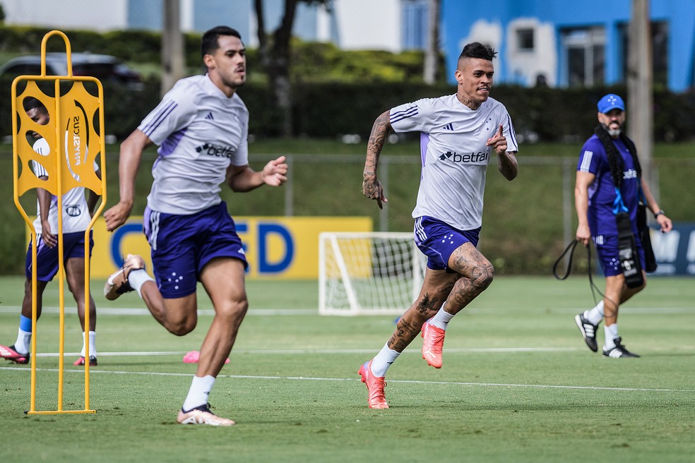 Para minimizar desgaste, Cruzeiro emendará viagens para estreias na Copa do Brasil e no Brasileiro