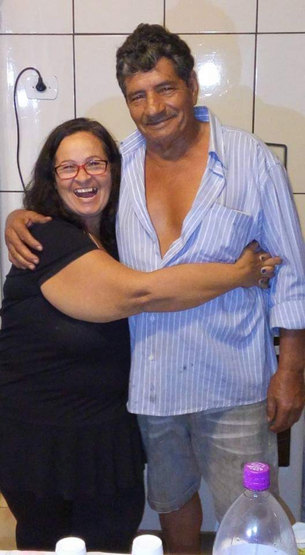 Nilce Rocha com o marido Aderval, que após décadas de um relacionamento abusivo, assassinou a esposa a facadas — Foto: Arquivo pessoal
