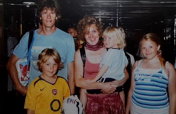 David, Shona e os três filhos (Foto: Reprodução/ Daily Mail)