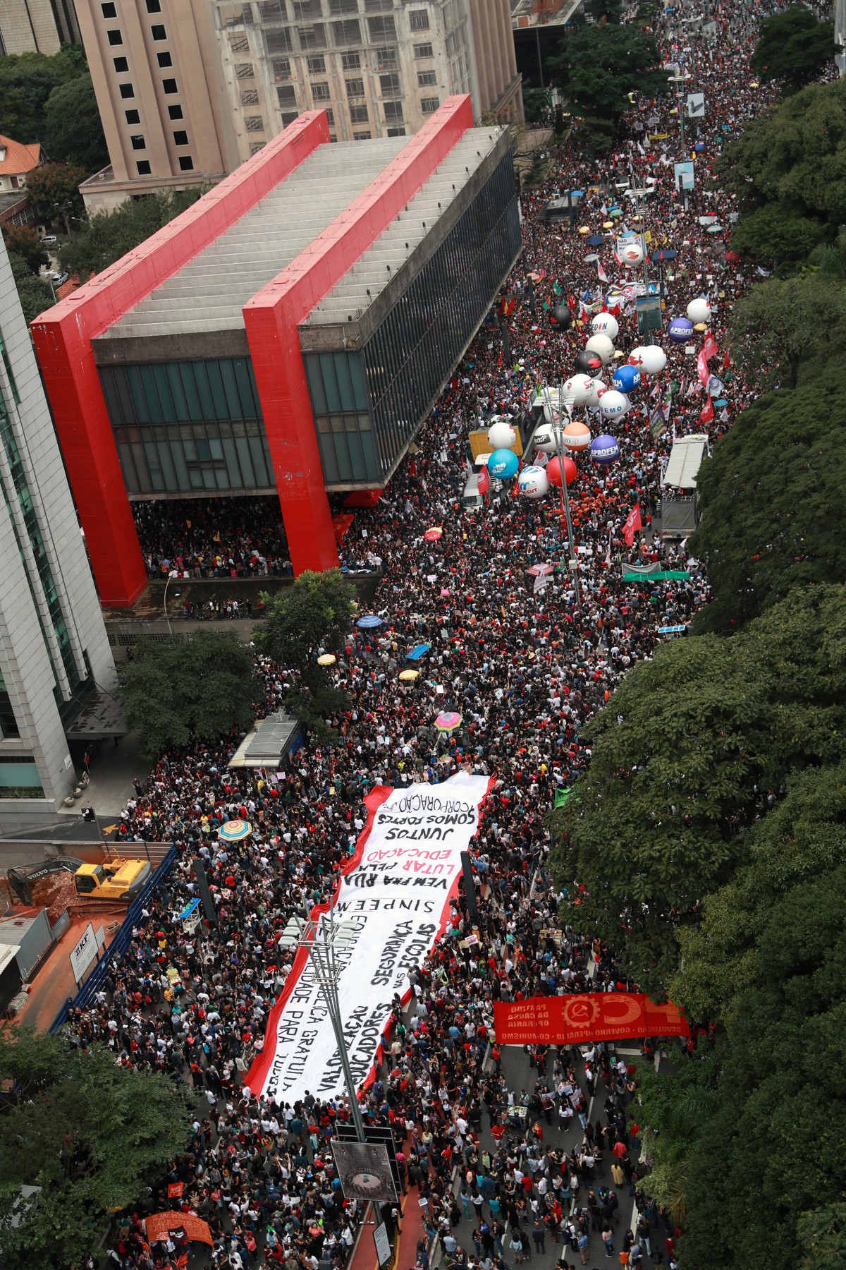 FOTOS: as manifestações contra os cortes na educação vistas do alto