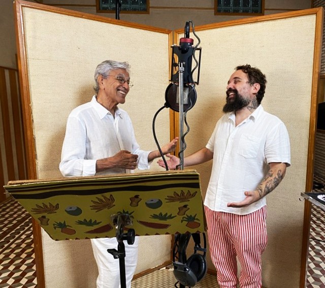 Caetano Veloso faz 'Leãozinho' rugir no tom lúdico da 'Rádio Bita' no início da festa dos 80 anos do artista