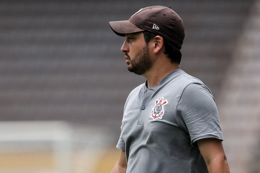 Seleção? Time masculino? Arthur Elias, do Corinthians, abre o jogo sobre futuro como técnico
