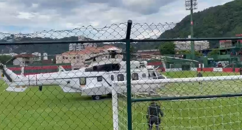 Lula chega de helicóptero para o velório de Pelé — Foto: Reprodução / SporTV