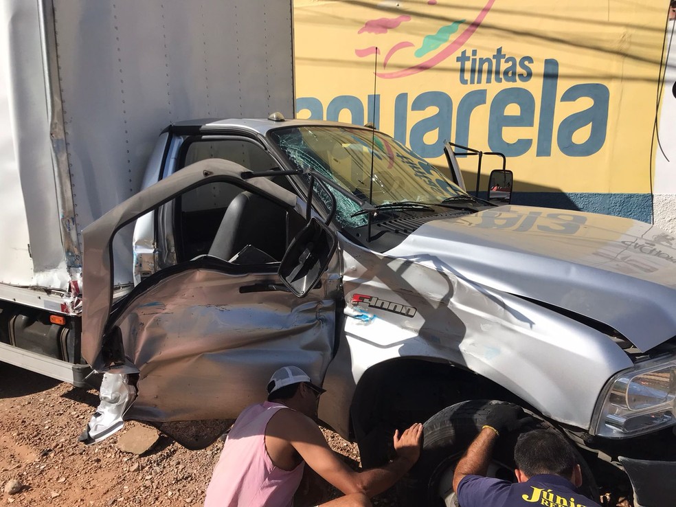 Caminh&atilde;o ficou totalmente danificado ap&oacute;s acidente. &mdash; Foto: Geraldo Jer&ocirc;nimo/Inter TV Cabugi
