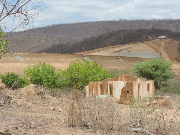 Casas foram desapropriadas para construção de barragem em São José de Piranhas (Foto: Katherine Coutinho / G1)