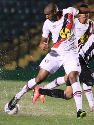 Joinville trata com Cruzeiro, e acordo por Rafael Donato fica mais próximo