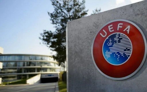 Uefa bane clubes russos da próxima edição da Champions League