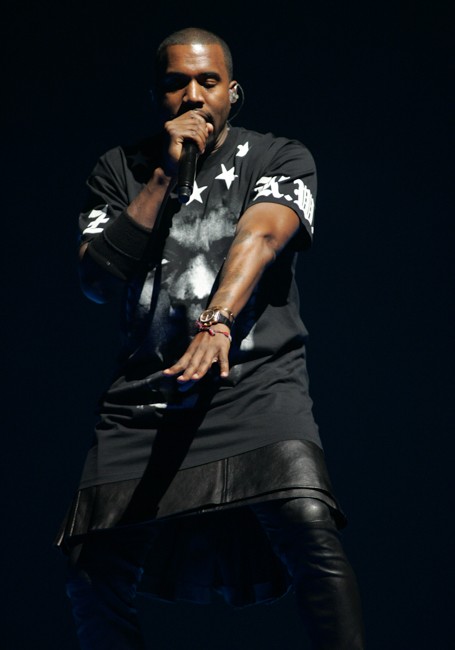 KANSAS CITY, MO - NOVEMBER 29:  Musician Kanye West performs during the "Watch The Throne" tour at Sprint Center on November 29, 2011 in Kansas City, Missouri.  (Photo by Jason Squires/WireImage) (Foto: WireImage)