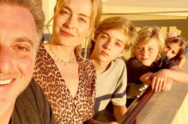 Angélica com Luciano Huck e os filhos Joaquim, Benício e Eva (Foto: Reprodução/Instagram)