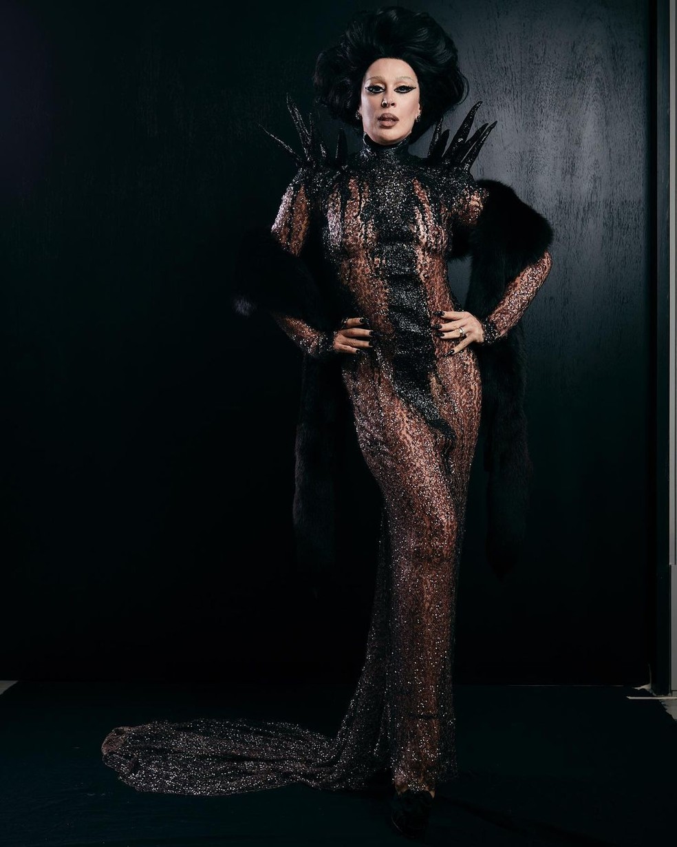 Claudia Raia apostou em look preto sexy e g&oacute;tico  &mdash; Foto: Instagram
