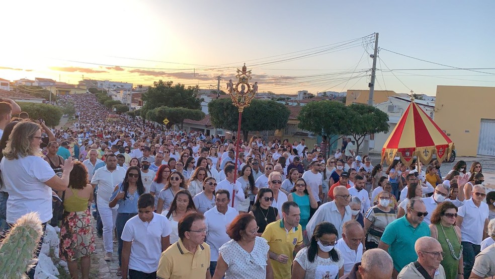 Procissão em homenagem à padroeira de Acari, RN — Foto: Anthony Medeiros/g1