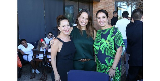 A cantora Bebel Gilberto com Marina Caruso e Andrea Dantas (Foto: Reginaldo Teixeira)