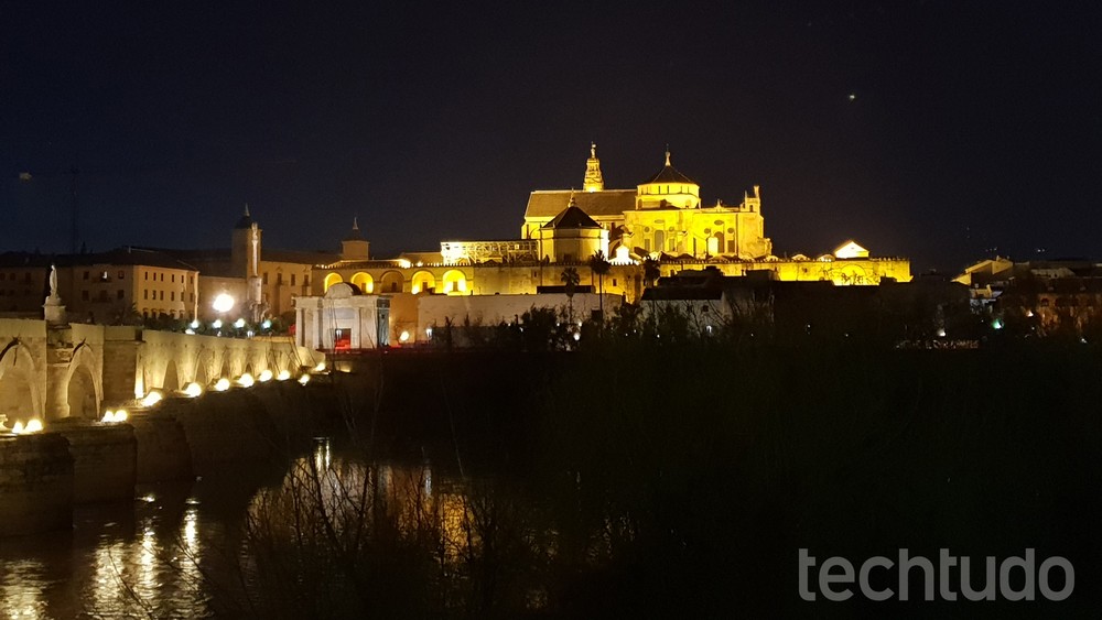 Foto tirada com a c&acirc;mera traseira do Galaxy S9 em ambiente escuro (Foto: Th&aacute;ssius Veloso/TechTudo) 