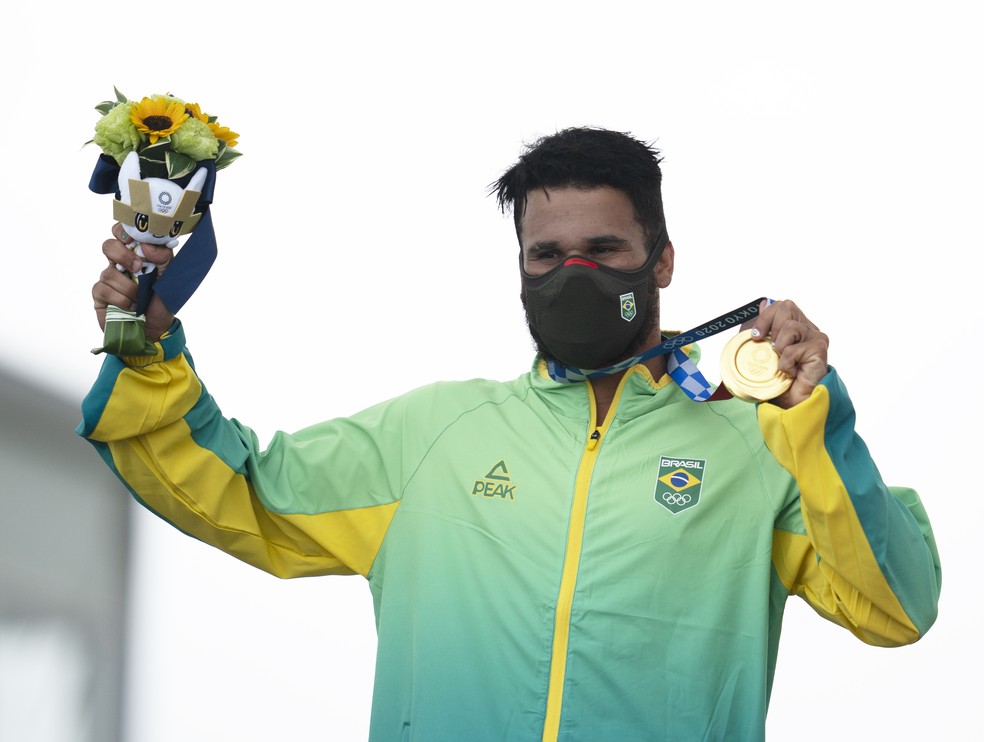 Após o ouro em Tóquio, Italo Ferreira busca o ano perfeito com o bi mundial — Foto: André Durão