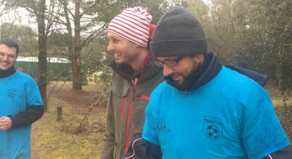 Torcedores franceses no Torneio de Montaigu: comparações de Reinier com Raí (Foto: Reprodução de vídeo)
