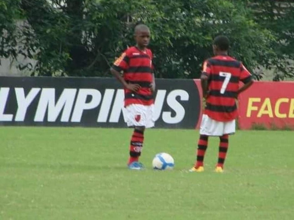 Vini Jr bem novinho em jogo no Ninho. Fenômeno desde o primeiro treino — Foto: Arquivo pessoal