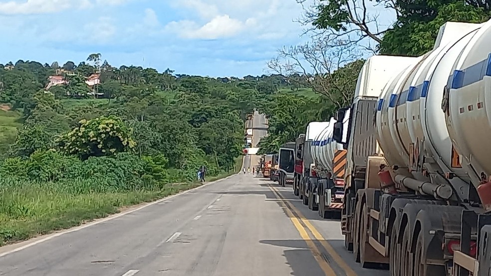 Acidente causa congestionamento na rodovia — Foto: Cedida