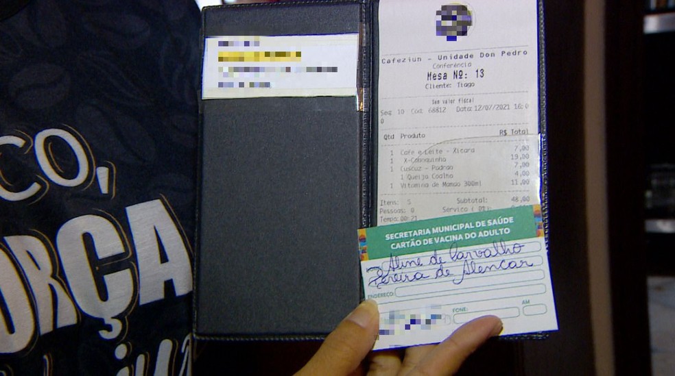 Clientes de cafeteria ganham desconto de 5% na conta para cada dose de vacina contra Covid-19 tomada em Manaus. — Foto: Rede Amazônica