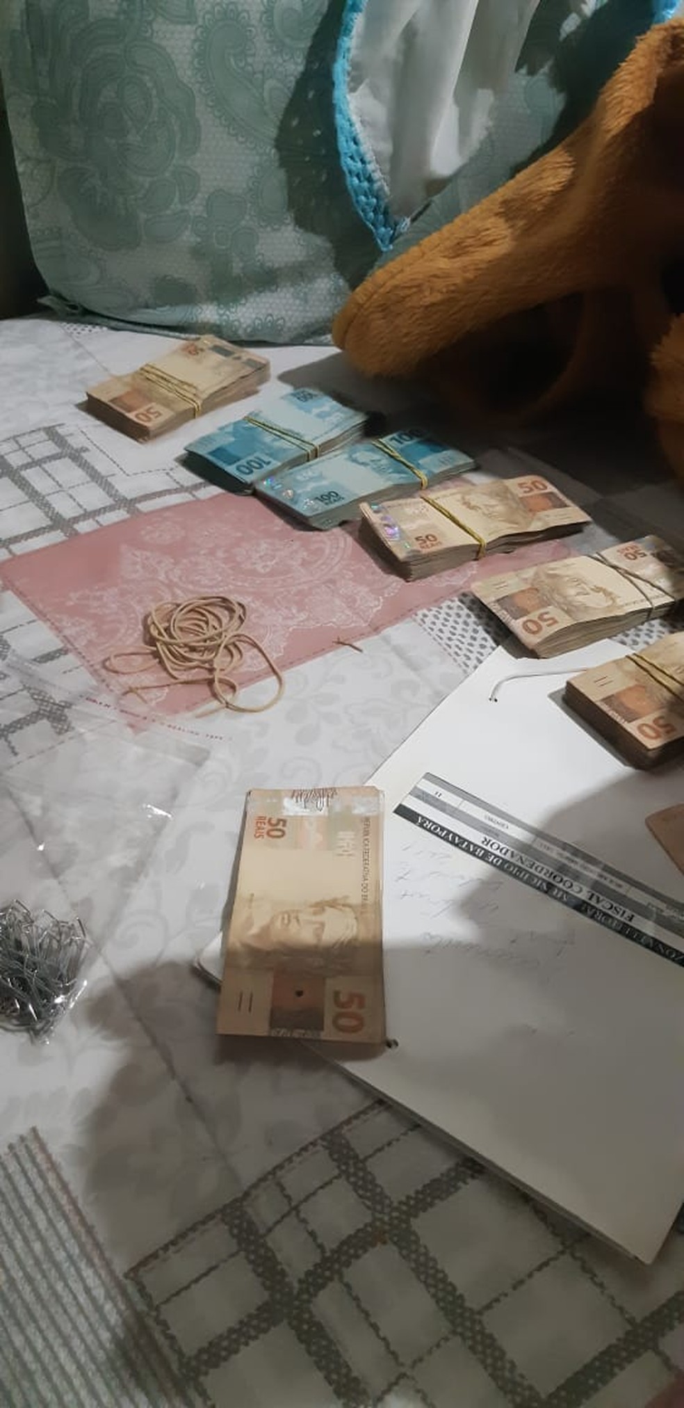 Dinheiro apreendido na operação 'Jogo Sujo', do Gaeco, na manhã desta terça-feira em Batayporã — Foto: Gaeco/Divulgação