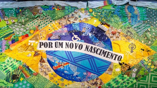 MAM-Rio exibe  bandeira criada para o desfile 'Brava gente! O grito dos excluídos no bicentenário'
