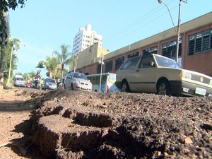 Avenida Centenário, em Piracicaba, terá revitalização do asfalto (Foto: Cesar Fontenelle/EPTV)