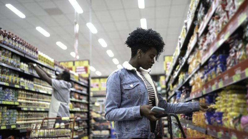 Grupo alimentação e bebidas acumula alta de 11,7%, maior que inflação média (Foto: Getty Images via BBC News Brasil)